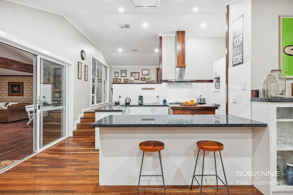 17 Wheelwright Road, Lesmurdie, WA 6076