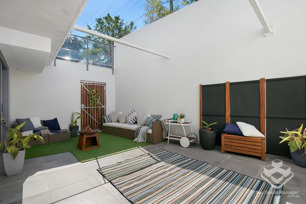 Amazing Private Courtyard - Available Again After Long Term Lease Expiry