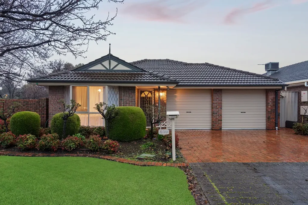 Gilles Plains 3房  One Level, Two Living Zones And Room Out Back!