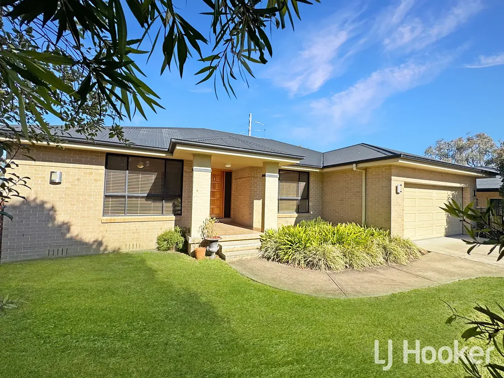 Inverell 4 Bedroom Family-Friendly Living with All the Extras