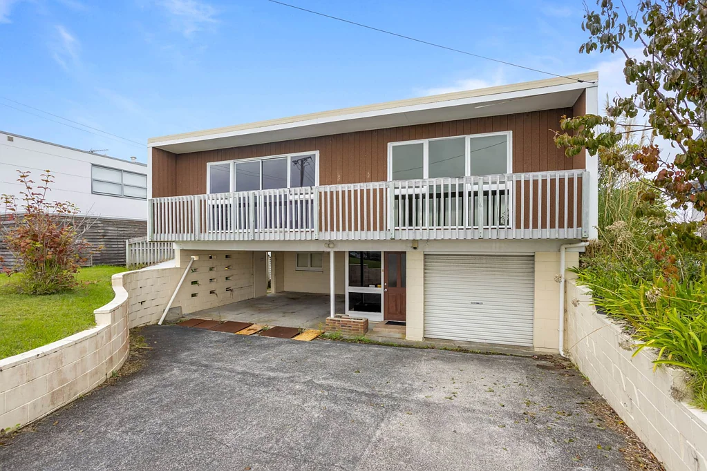 3 Bed Delight With the Best Views and Location