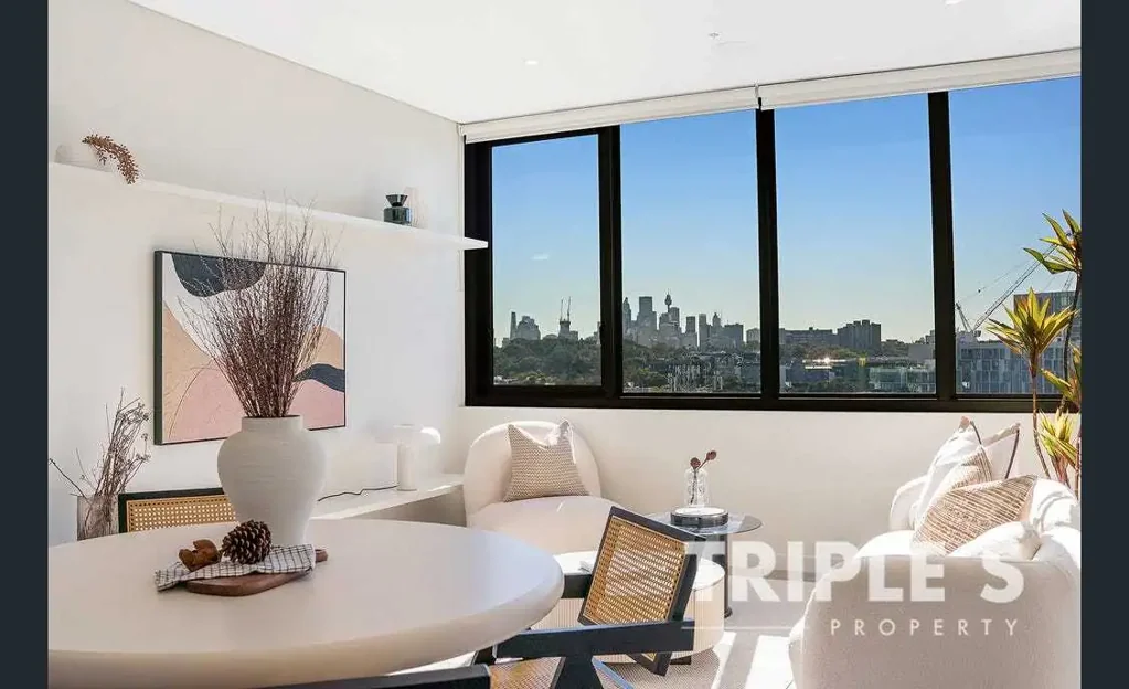 NEARLY BRAND NEW MIRVAC APARTMENT - NORTH ASPECT - CITY VIEW