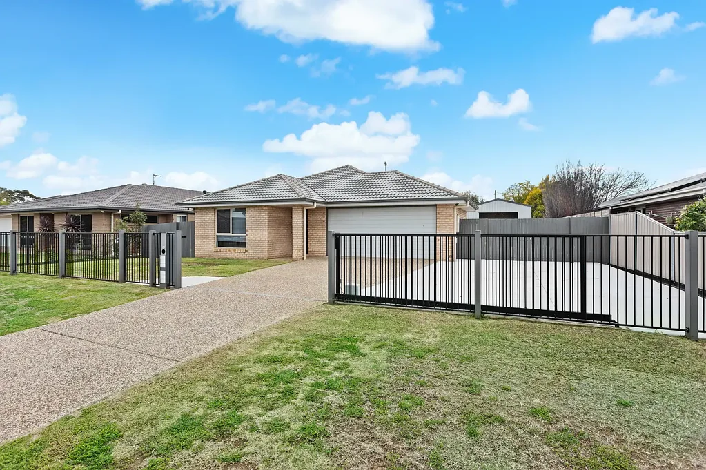 15 Murray Street, Oakey, QLD 4401