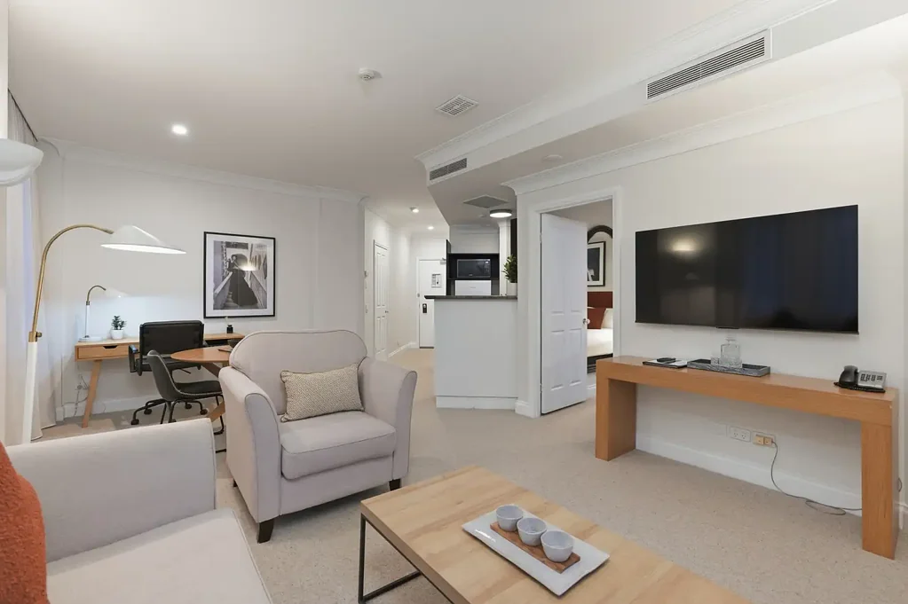 Brisbane City 1房  刚刚更新 全部配齐家具 位于无与伦比的CBD地段  FRESHLY UPDATED FULLY FURNISHED IN AN UNBEATABLE CBD LOCATION