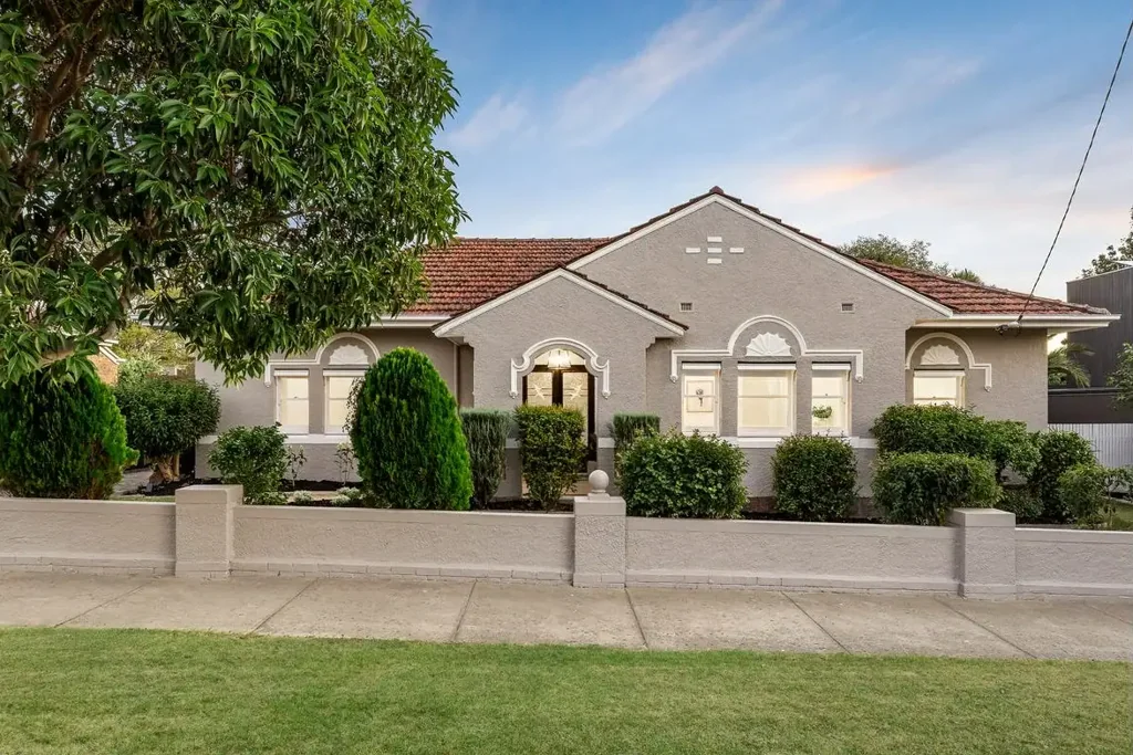 Vibrant Art Deco Charm in Prime Location