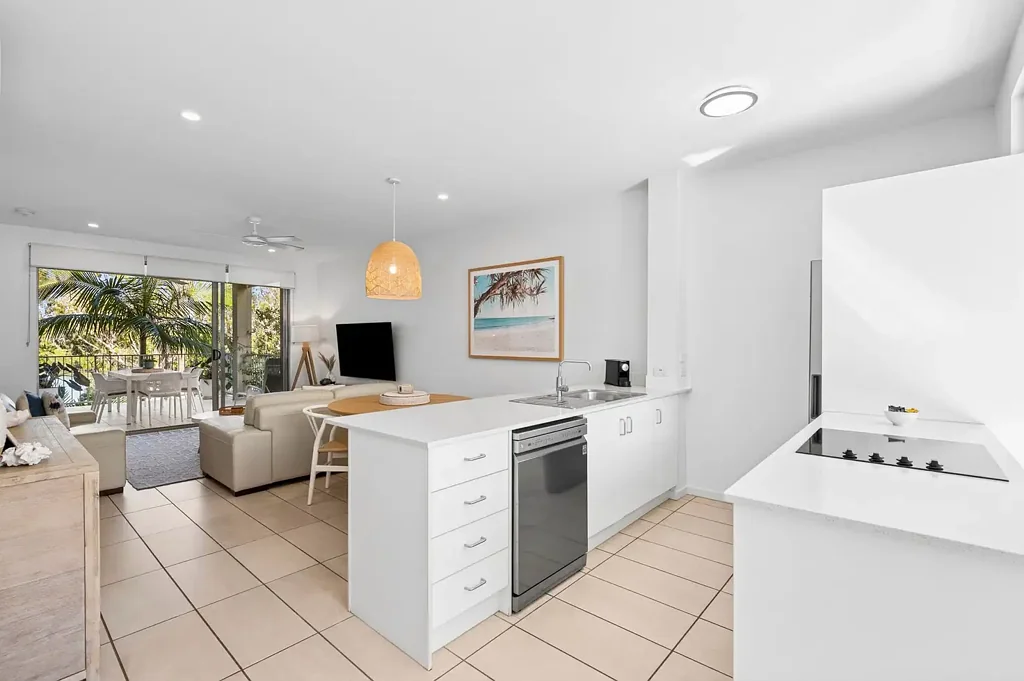 Noosaville 2 Bedroom Sleek, Stylish, Waterview Apartment