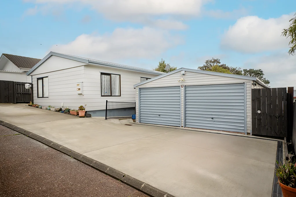 13B Madigan Place, Glendene, Waitakere City, Auckland