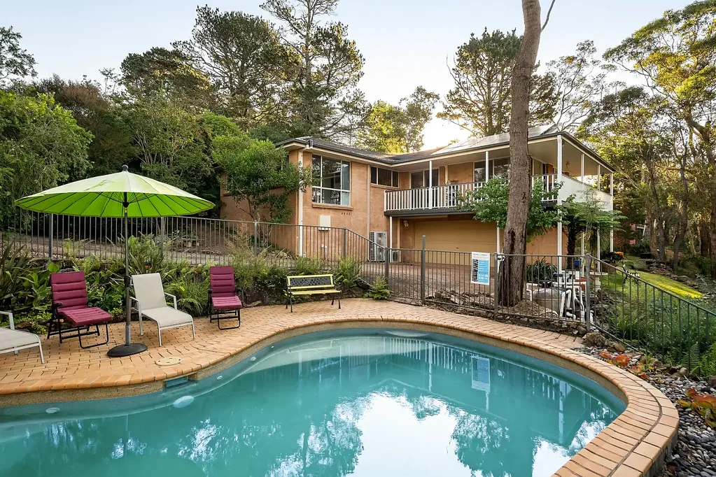 Woodford 4 Bedroom Spacious Family Haven with Uninterrupted Valley Views