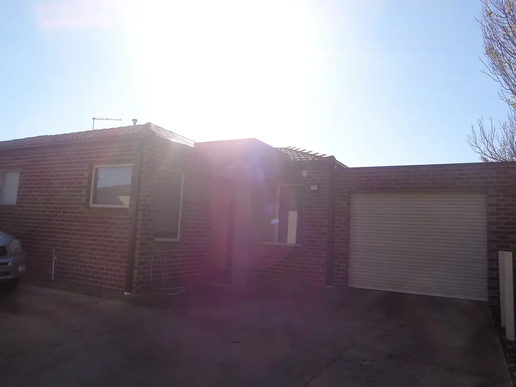 Beautifully Updated 2-Bedroom Unit in Prime Albanvale Location