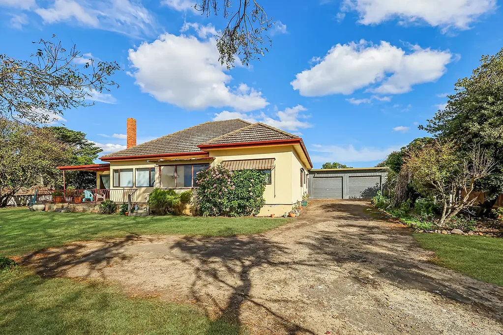 Mepunga West  A Large 4 bedroom Country Home on 2 acres