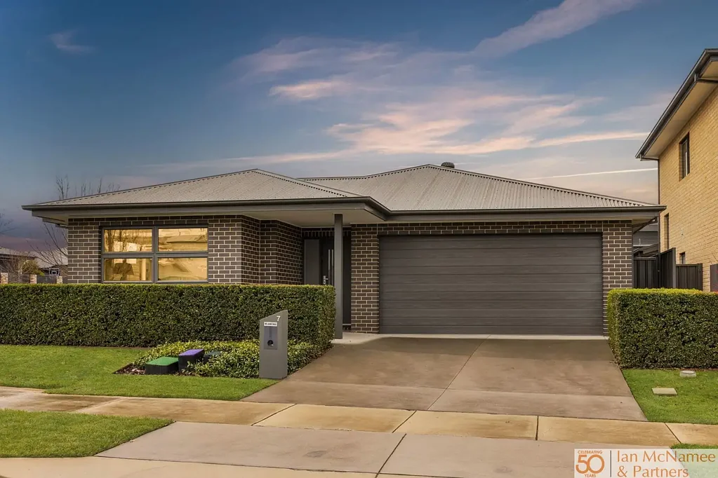Googong 5房  Contemporary Family Living in the Heart of Googong