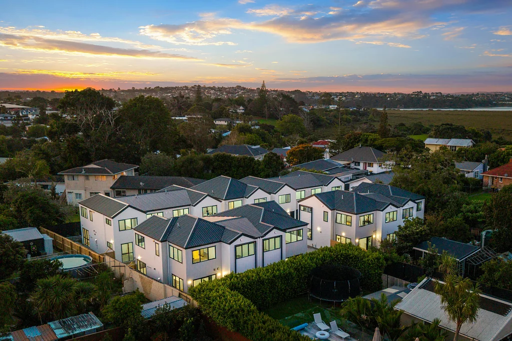 Te Atatu Peninsula 4 Bedroom Coastal Walks - All 4 Bedrooms - Dual Lounges