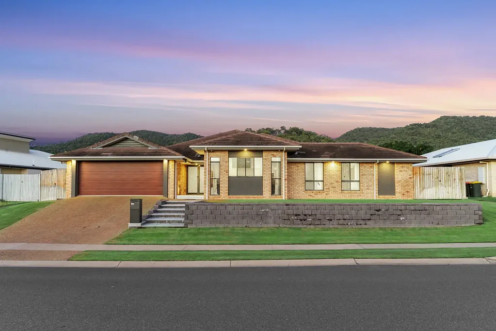 Norman Gardens 5Kwarto Executive Family Luxury with Theatre, Pool & Premium Entertaining