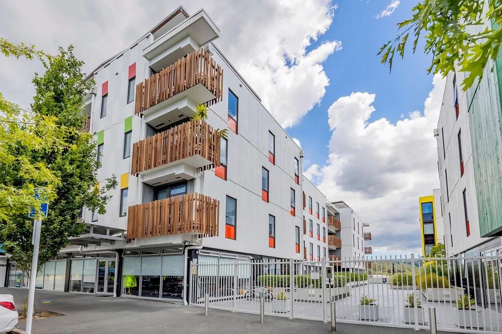 Sweeping Views, Spacious Apartment