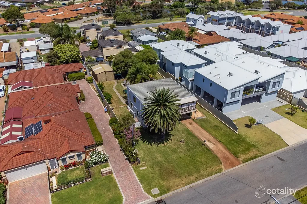 Mandurah 4房  Coastal Holiday Home With R60 Development Potential