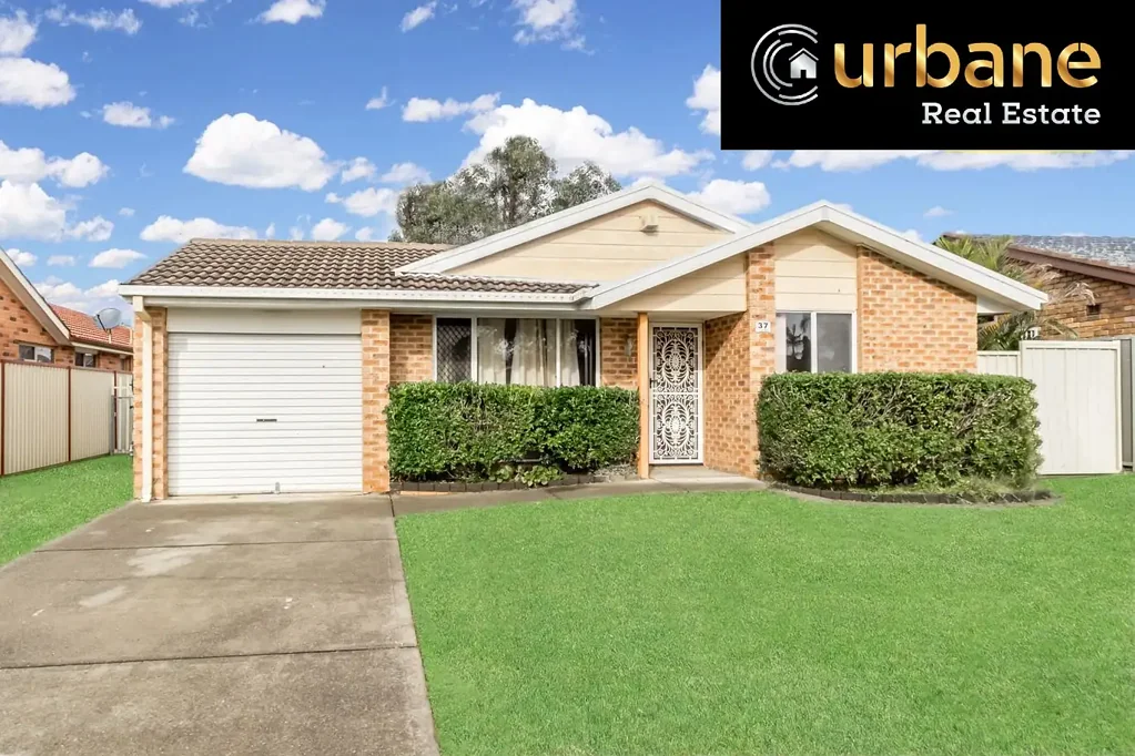 Walk to Plumpton Shopping Centre, Schools & Public Transport !!!