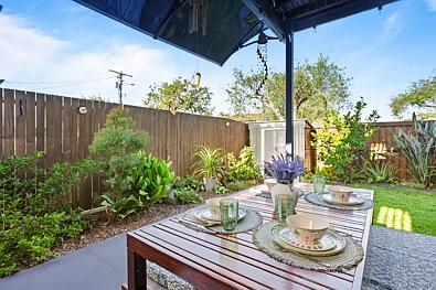 Unit 1/9 KAPPELLA STREET, KIPPA-RING, 3 Kuwarto, 2 Banyo, Townhouse