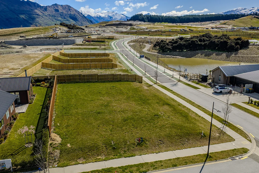 Wanaka  Sun, space, and stunning views