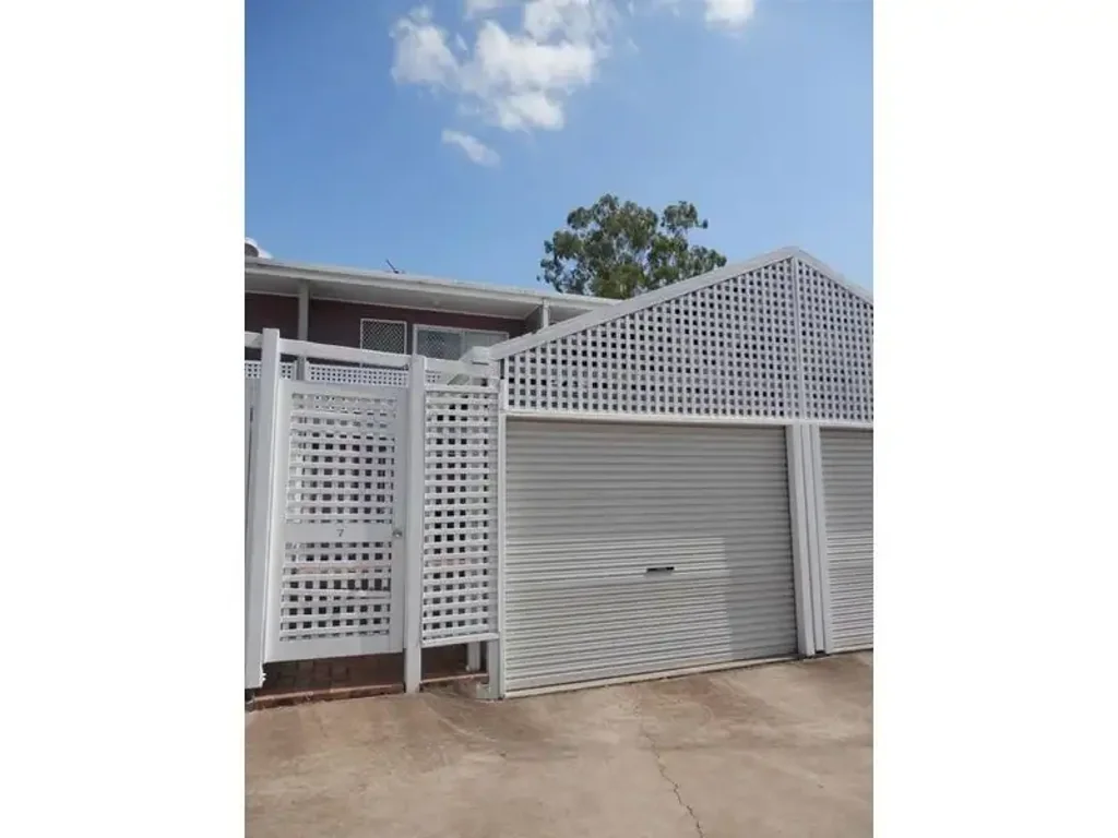 Spacious 2-Bedroom Townhouse – Ideal Location!