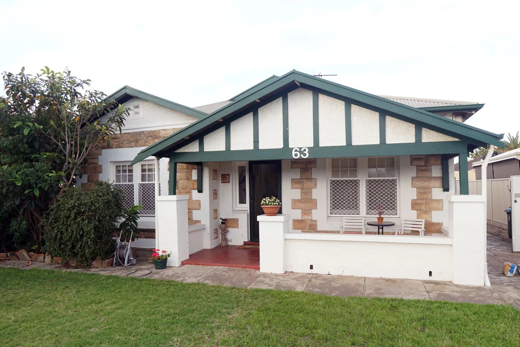 GREAT HOUSE IN GREAT SUBURB - FULLY FURNISHED