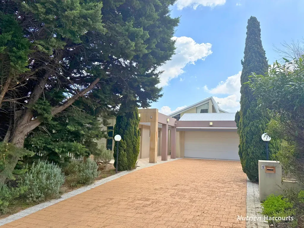 9 Gungurru Court, Swan View, WA 6056