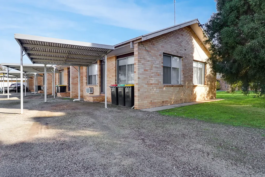 Conveniently located, two bedroom flat
