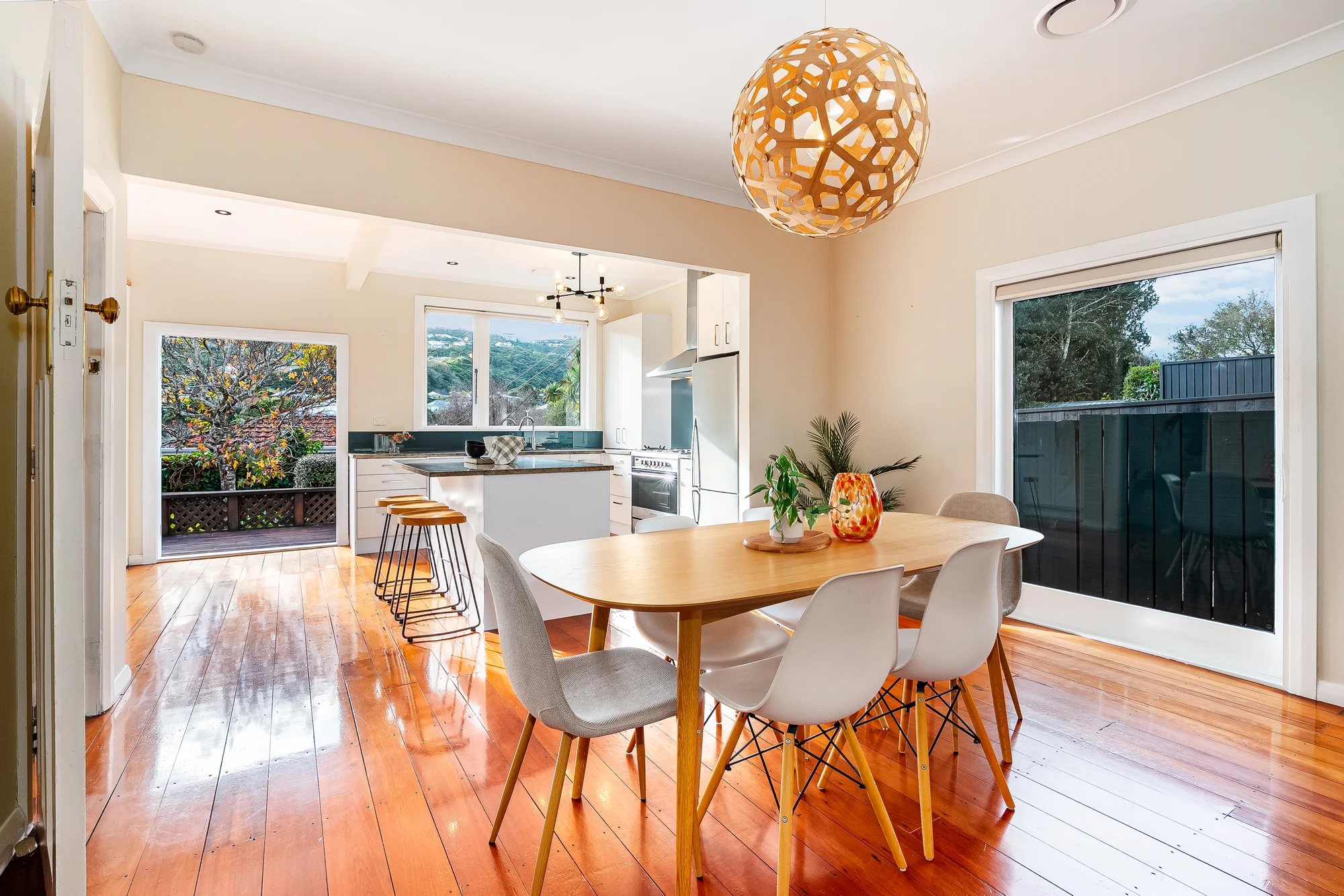 Karori 3 Bedroom MODERNISED CHARACTER & CONVENIENCE