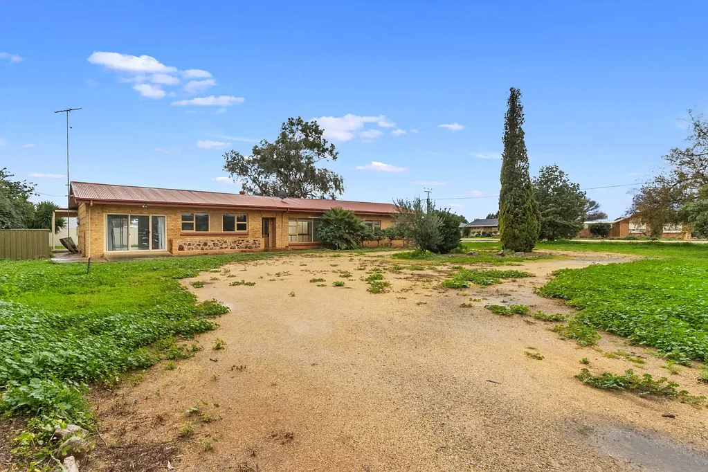Balaklava 3房  Exceptional opportunity awaits on corner allotment