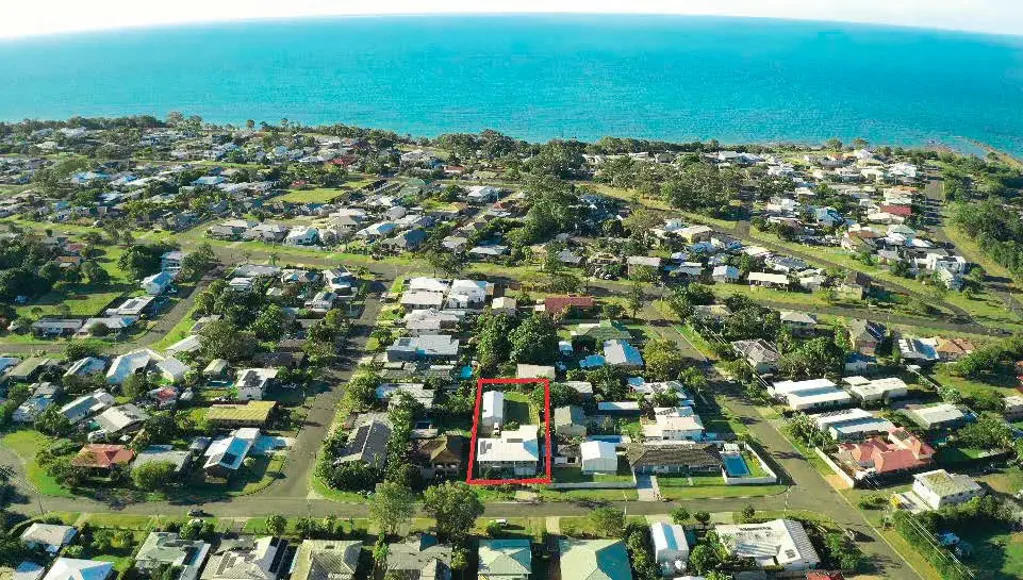 Point Vernon 4 Bedroom COASTAL BREEZES & VIEWS
SIDE ACCESS - BIG SHED - BRING THE TOYS!
DUAL LIVING POTENTIAL