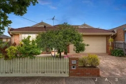 8 Townsing Court, Altona Meadows