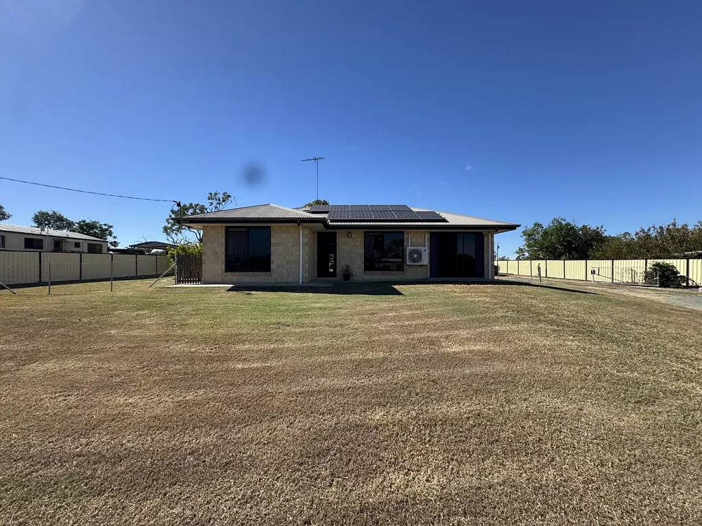 Banana 3房  Spacious Family Home with Huge Shed & Investment Potential