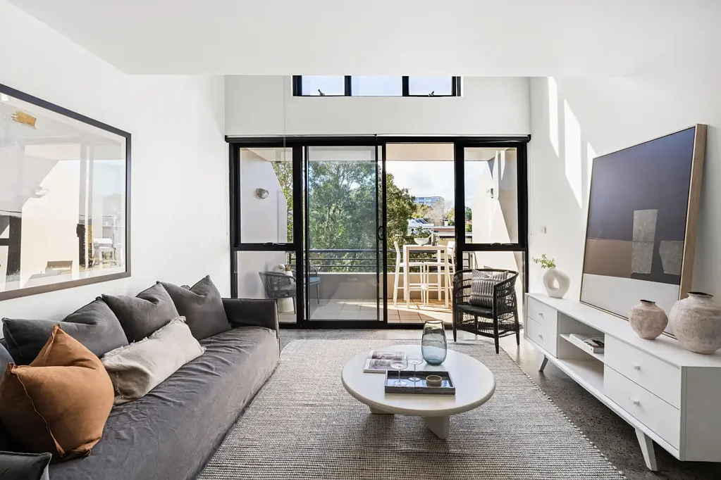 Surry Hills 1 Bedroom Split-level top-floor apartment in convenient setting close to Central