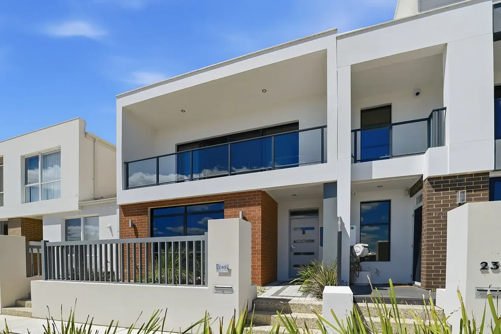 240 Leeuwin Boulevard, Bushmead, WA 6055