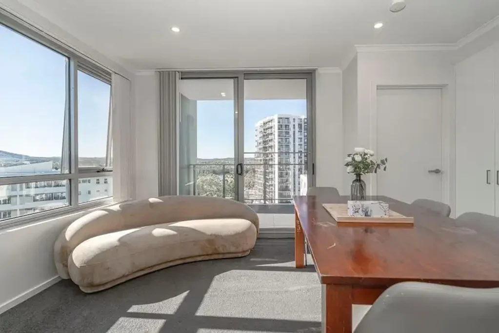 Gungahlin 2બેડરૂમ North-facing light + Serene lake views