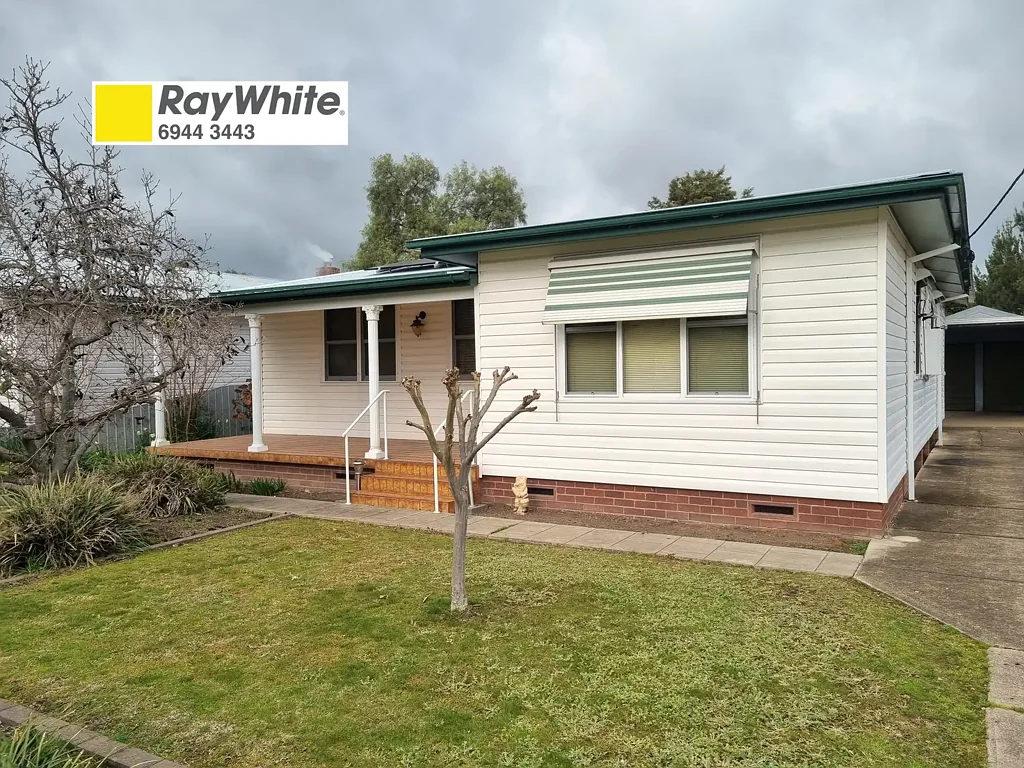 Gundagai 3房  Easy access on a flat block.