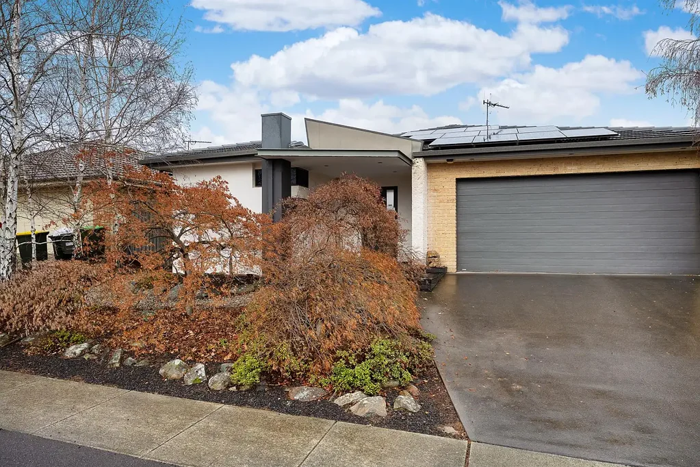 Dunlop 4 Bedroom High-End Quality Living in Peaceful Ginninderra Ponds
