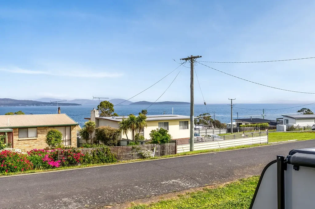 21 Oak Street, Primrose Sands, TAS 7173