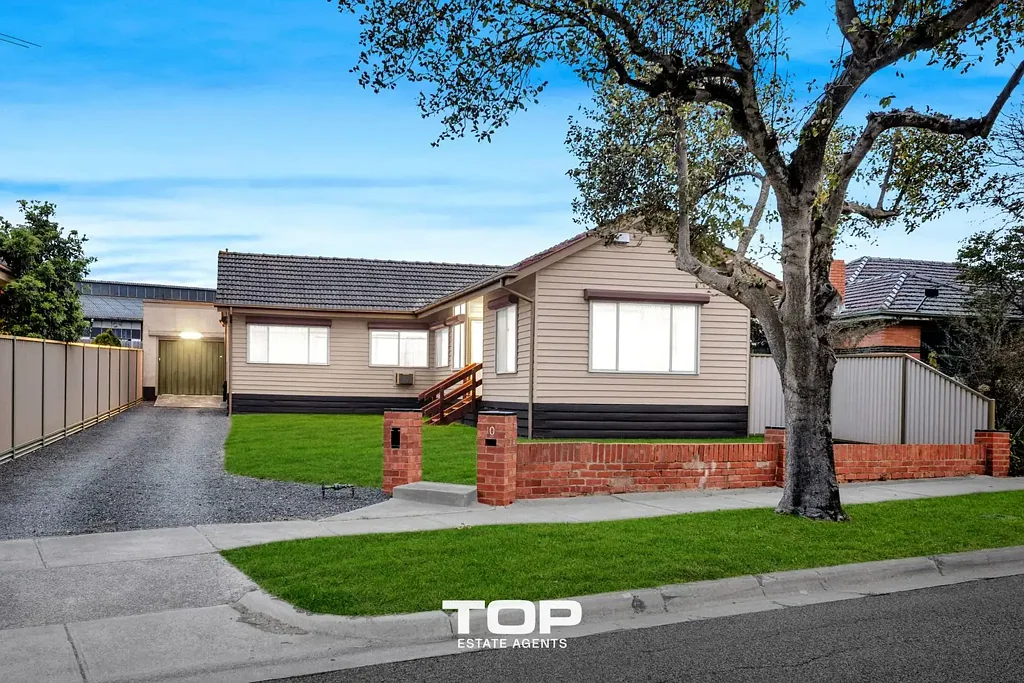 Dandenong 3ਬੈੱਡਰੂਮ Fantastic Development Opportunity in the Heart of Dandenong (STCA)