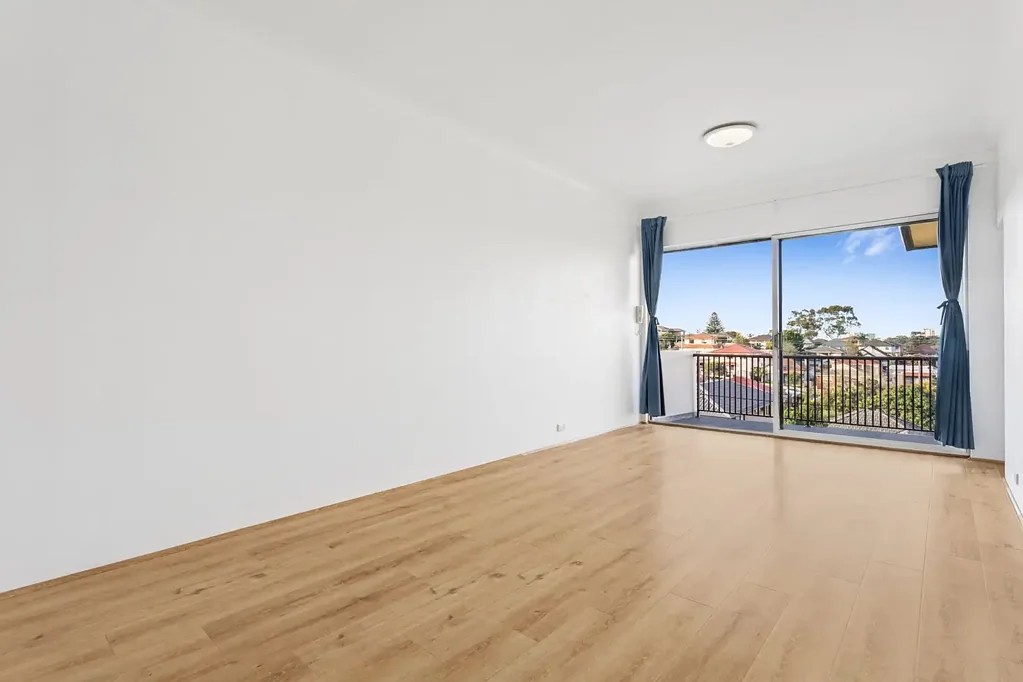 Carlton - Unfurnished - Available 15th September