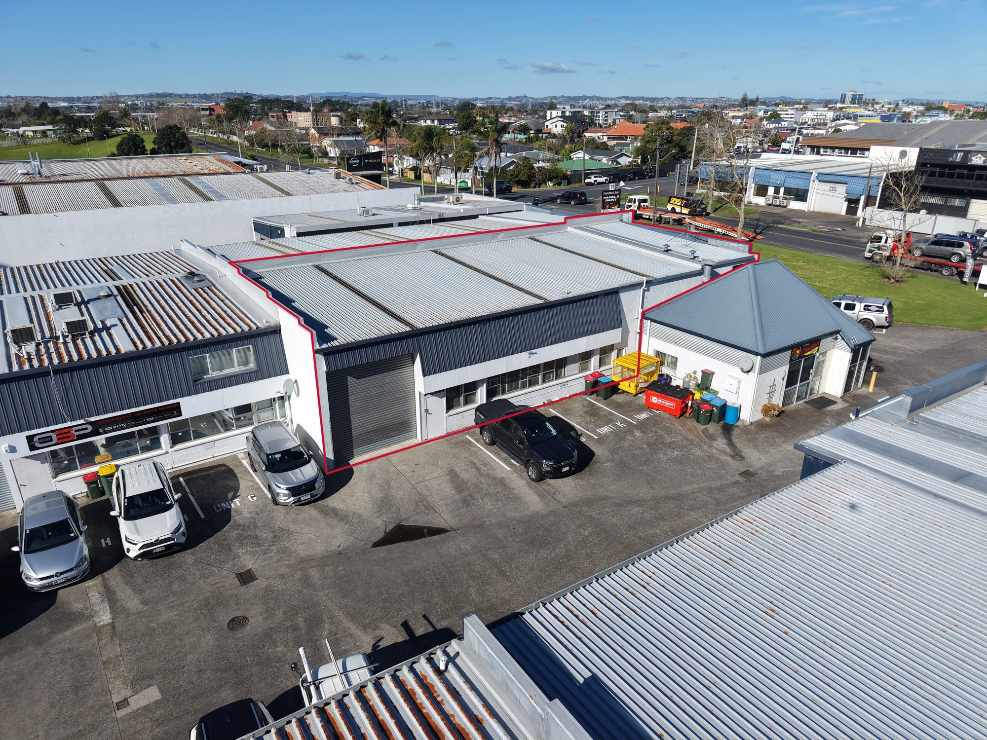 Otahuhu Refurbished and well-connected - 352sqm