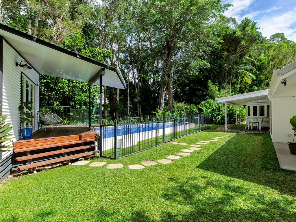 Port Douglas 5房  SOULFUL, ARTISTIC HOME FILLED WITH WARMTH AND CHARACTER