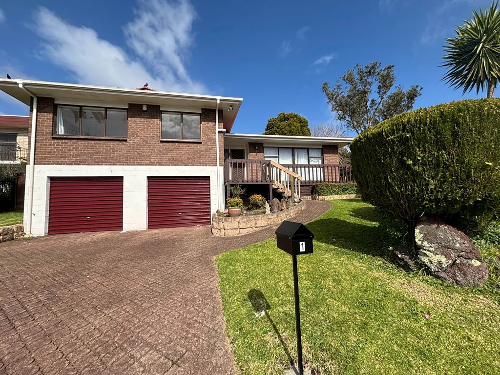 1 Monde Pl (2-3 Diorella) - Spacious family home