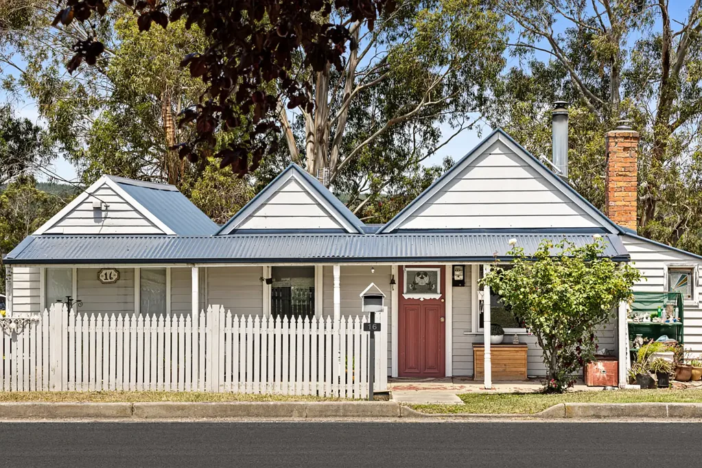 16 Jory Street, Creswick, VIC 3363