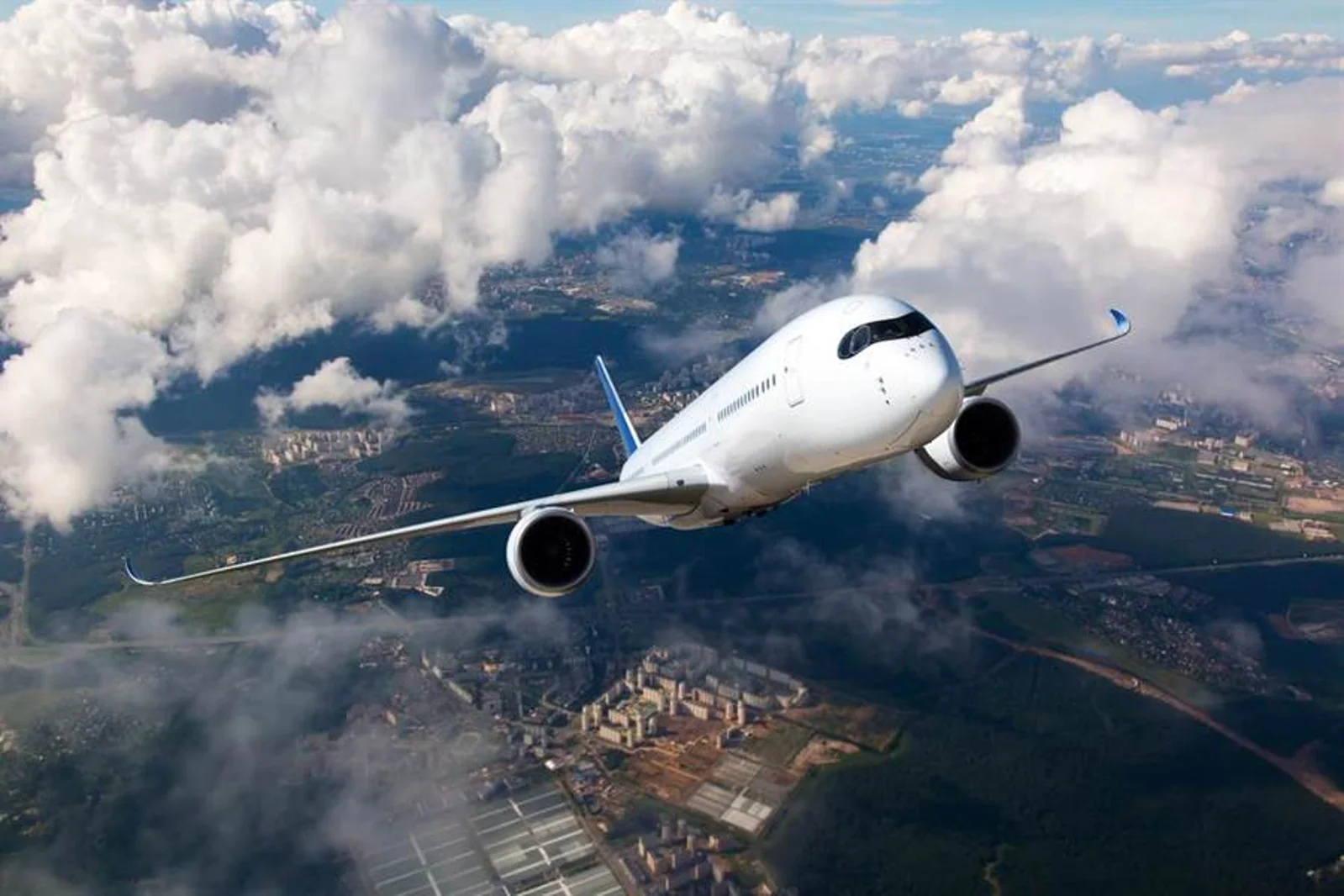 机长邀网红进驾驶舱?桂林航空:终身停飞