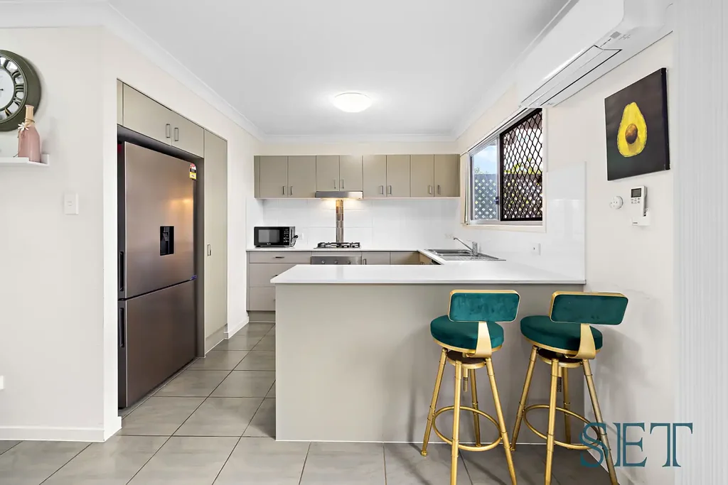 Mango Hill 3ห้องนอน ONLY UNIT IN COMPLEX with A VIEW - definitely worth viewing