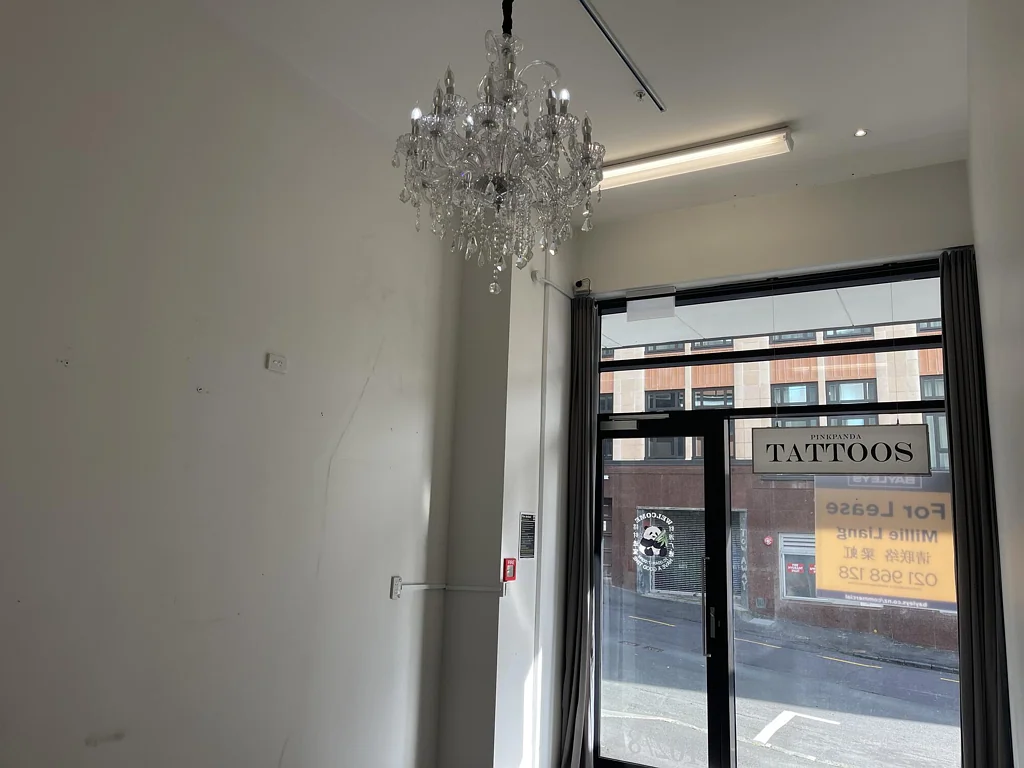 Auckland Central 20sqm retail unit for sale  – Queens Residence