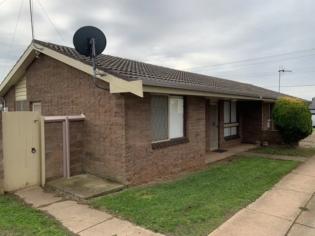Recently Renovated Cozy 2 Bedroom Unit