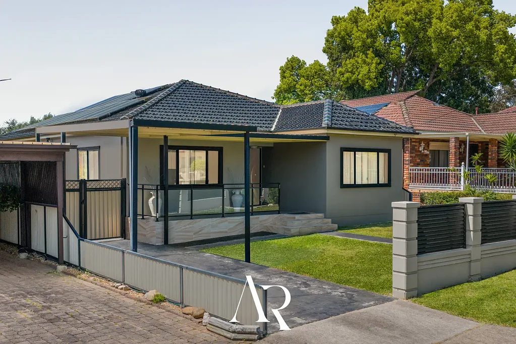 Sefton 4બેડરૂમ Spacious Family Home on 628sqm in Prime Sefton Location