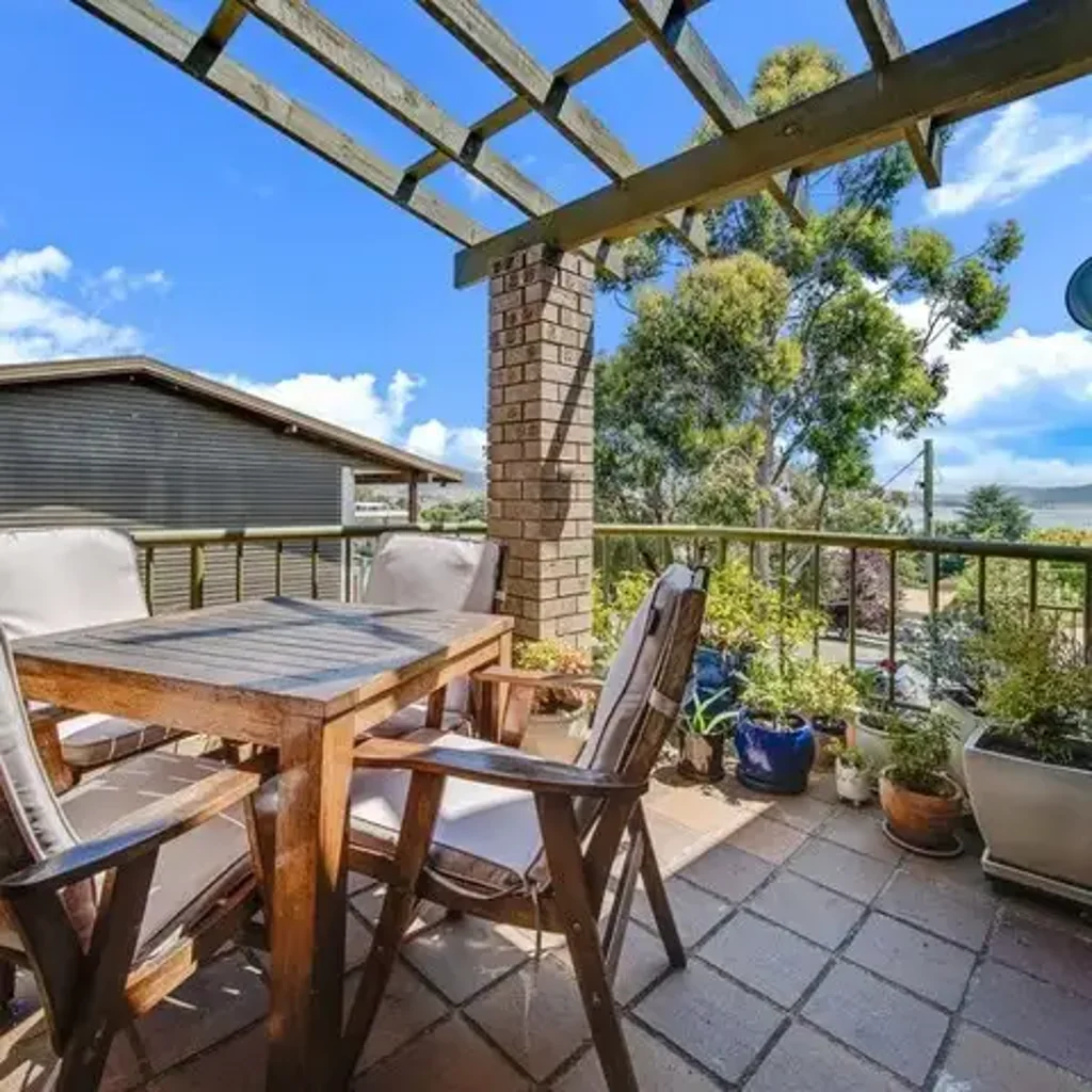 Furnished 2 Bedroom Unit - 12 Month lease