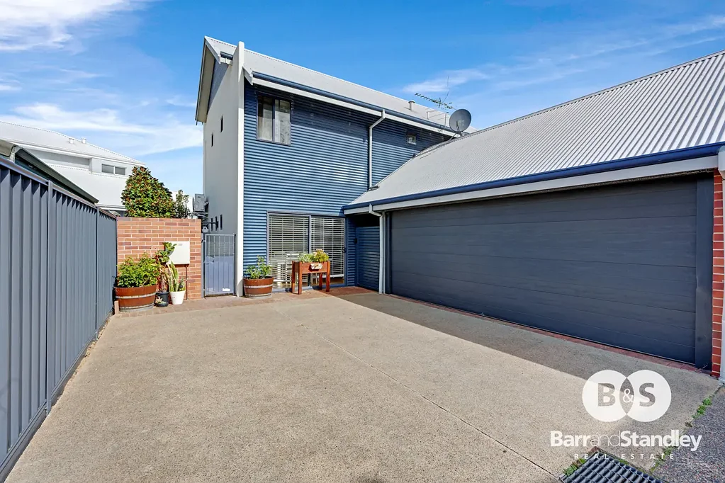 South Bunbury 3房  Stylish Townhouse Within Walking Distance To Everything You Need